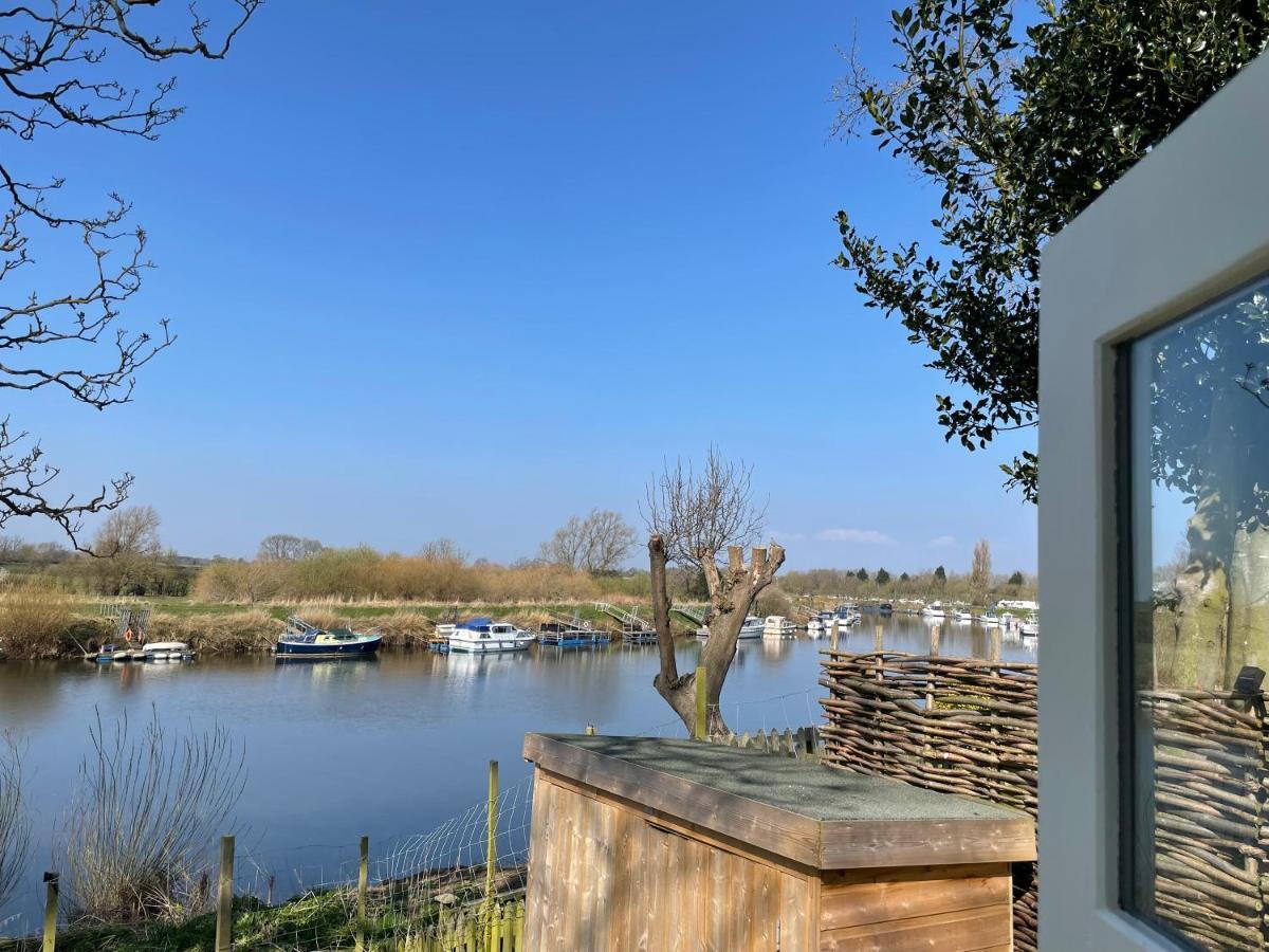 Сasa de vacaciones The Hut By The River York